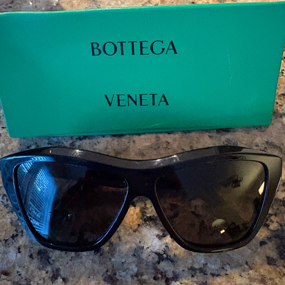 Bottega Veneta Glossy Black Sunglasses